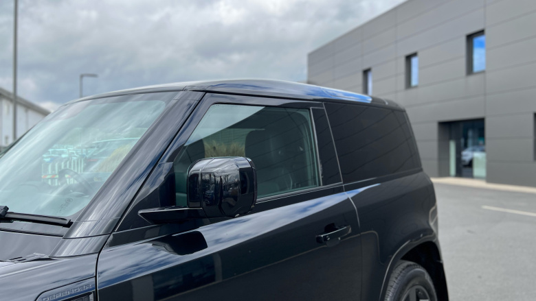 Land Rover Defender 2.0 P300 X-Dynamic SE 90 3dr Auto Petrol Estate